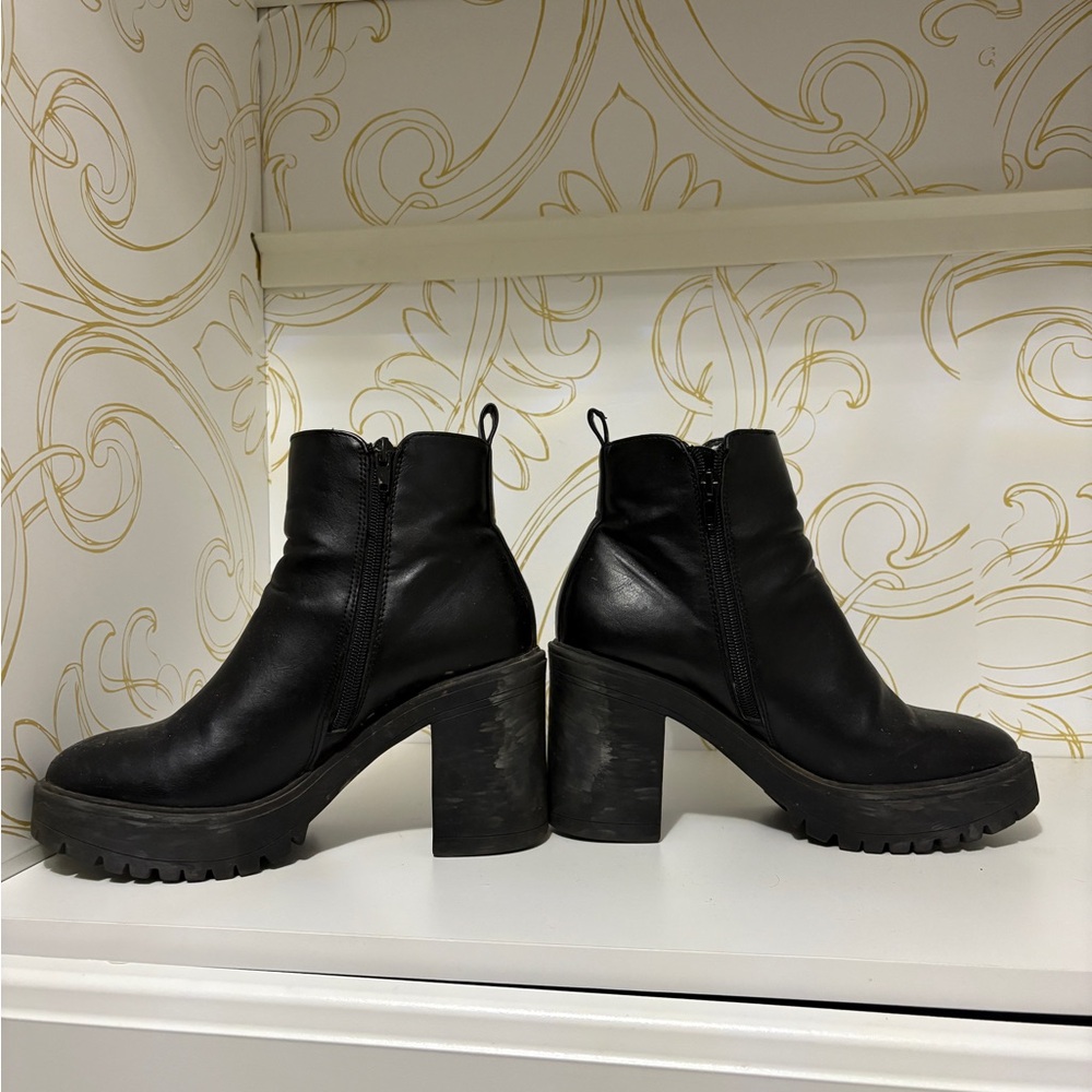 Steve Madden Turbo Boots - Picture 2 of 5